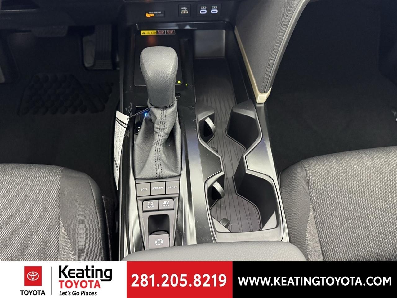 Toyota Camry Hybrid XLE 2026