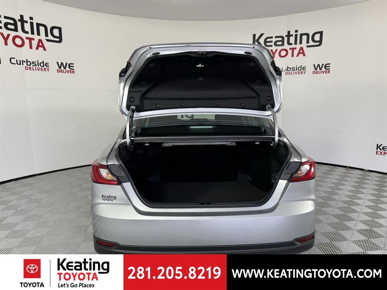 Toyota Camry Hybrid XLE 2026