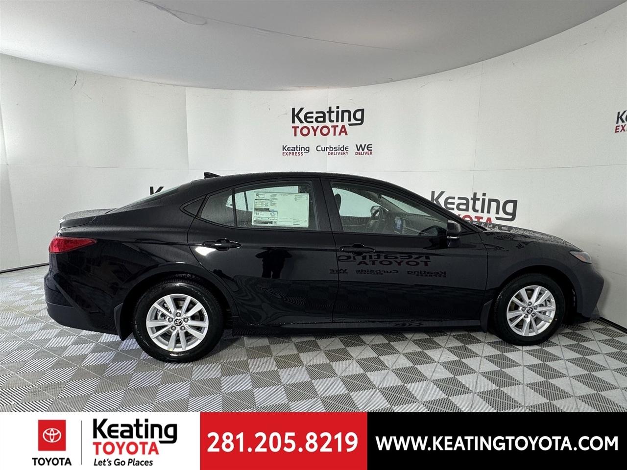 Toyota Camry Hybrid XLE 2026