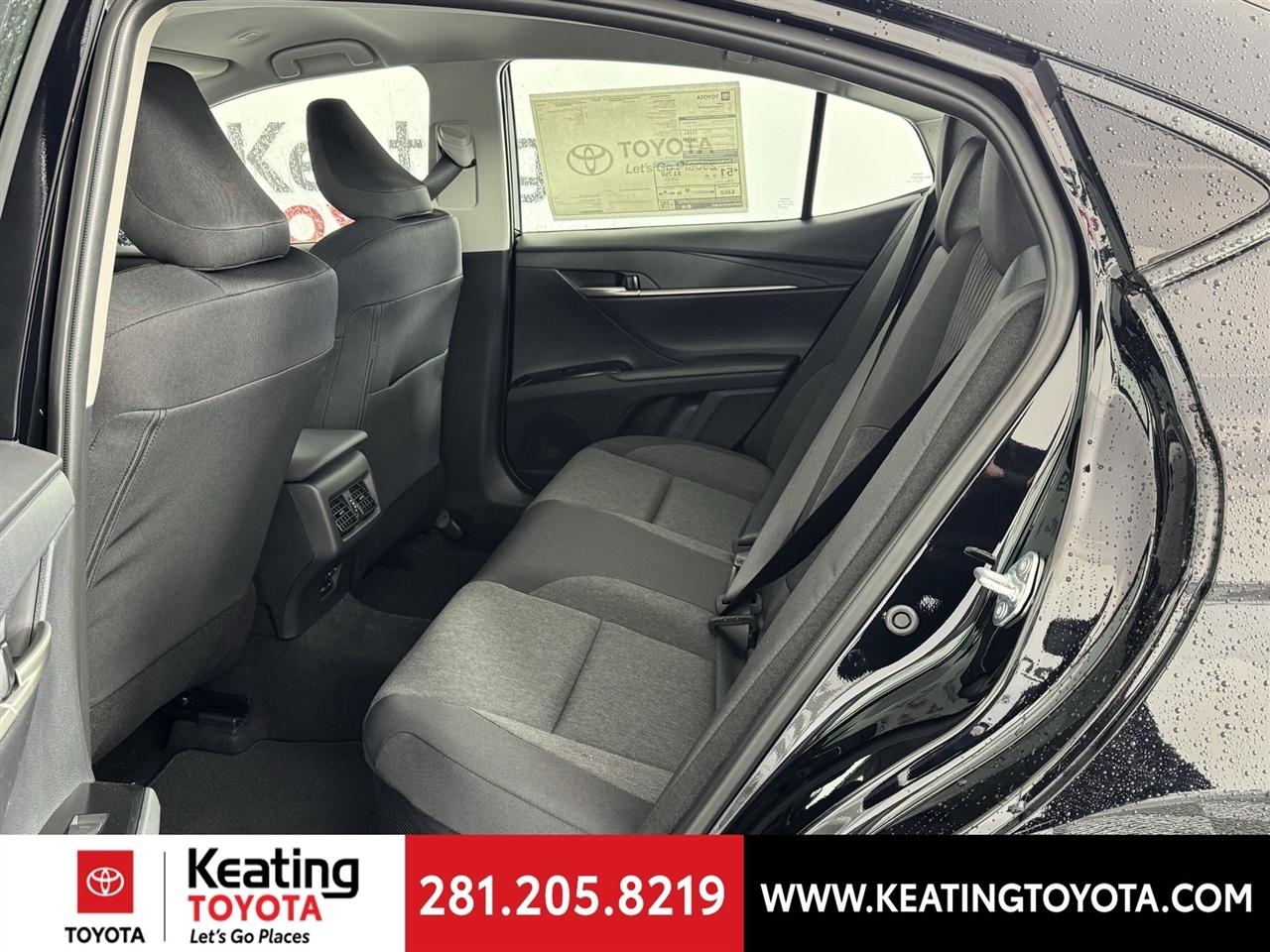 Toyota Camry Hybrid XLE 2026