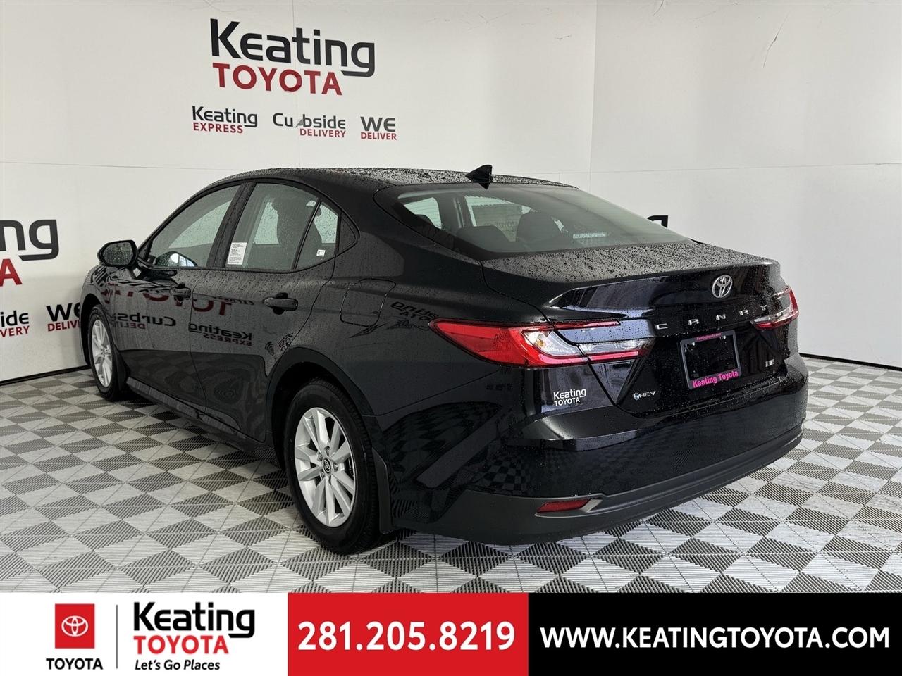 Toyota Camry Hybrid XLE 2026