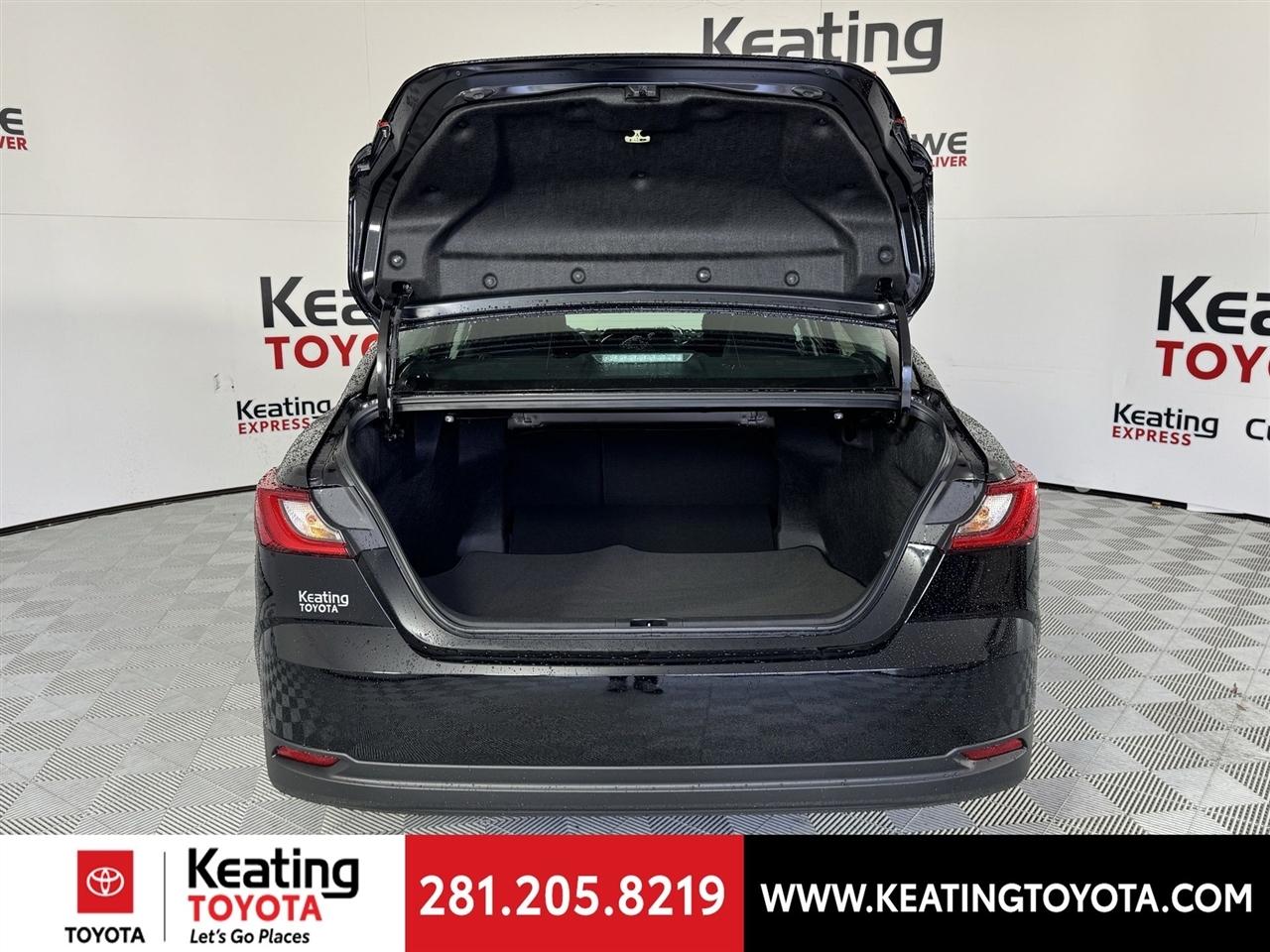 Toyota Camry Hybrid XLE 2026