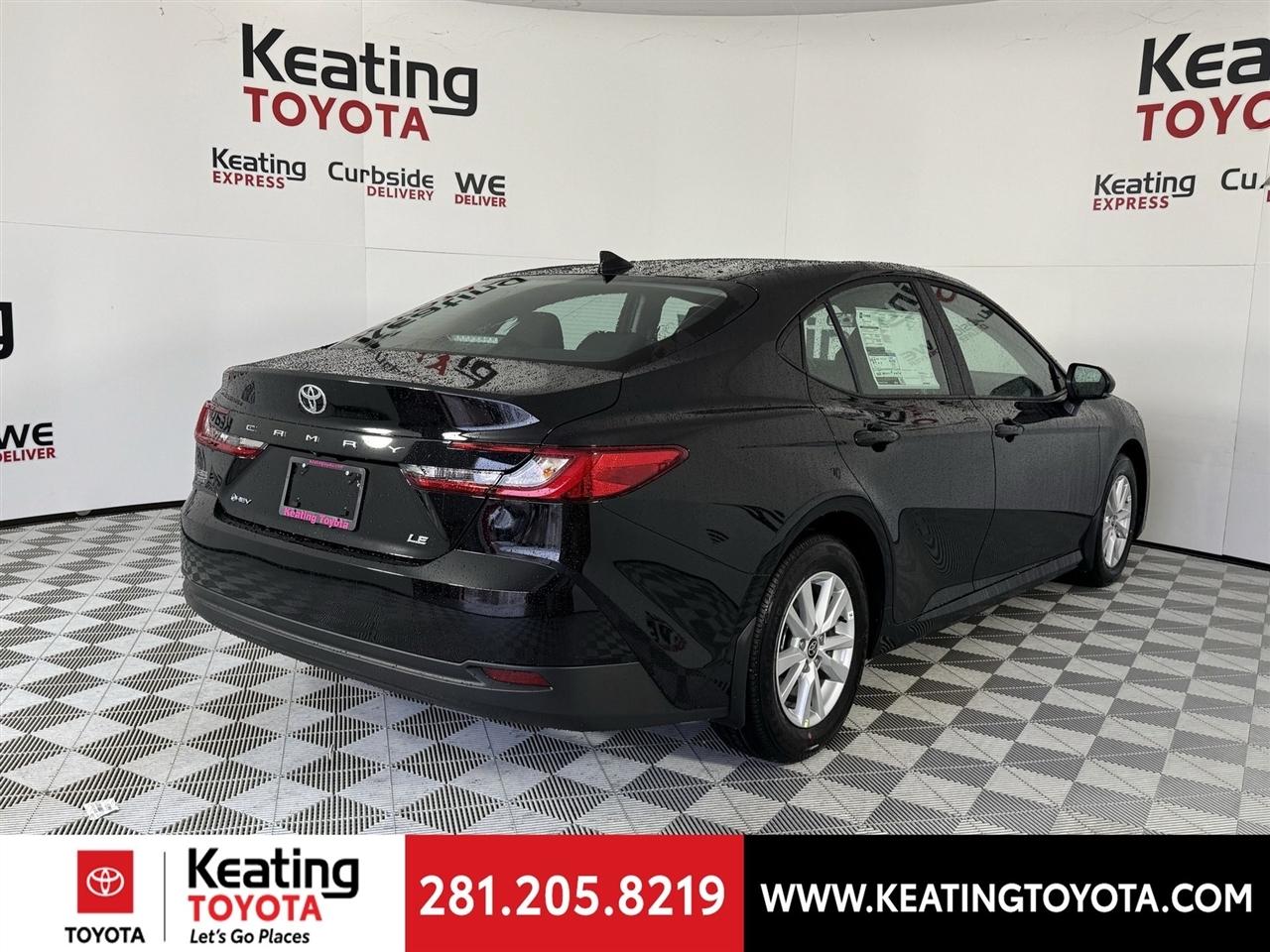 Toyota Camry Hybrid XLE 2026