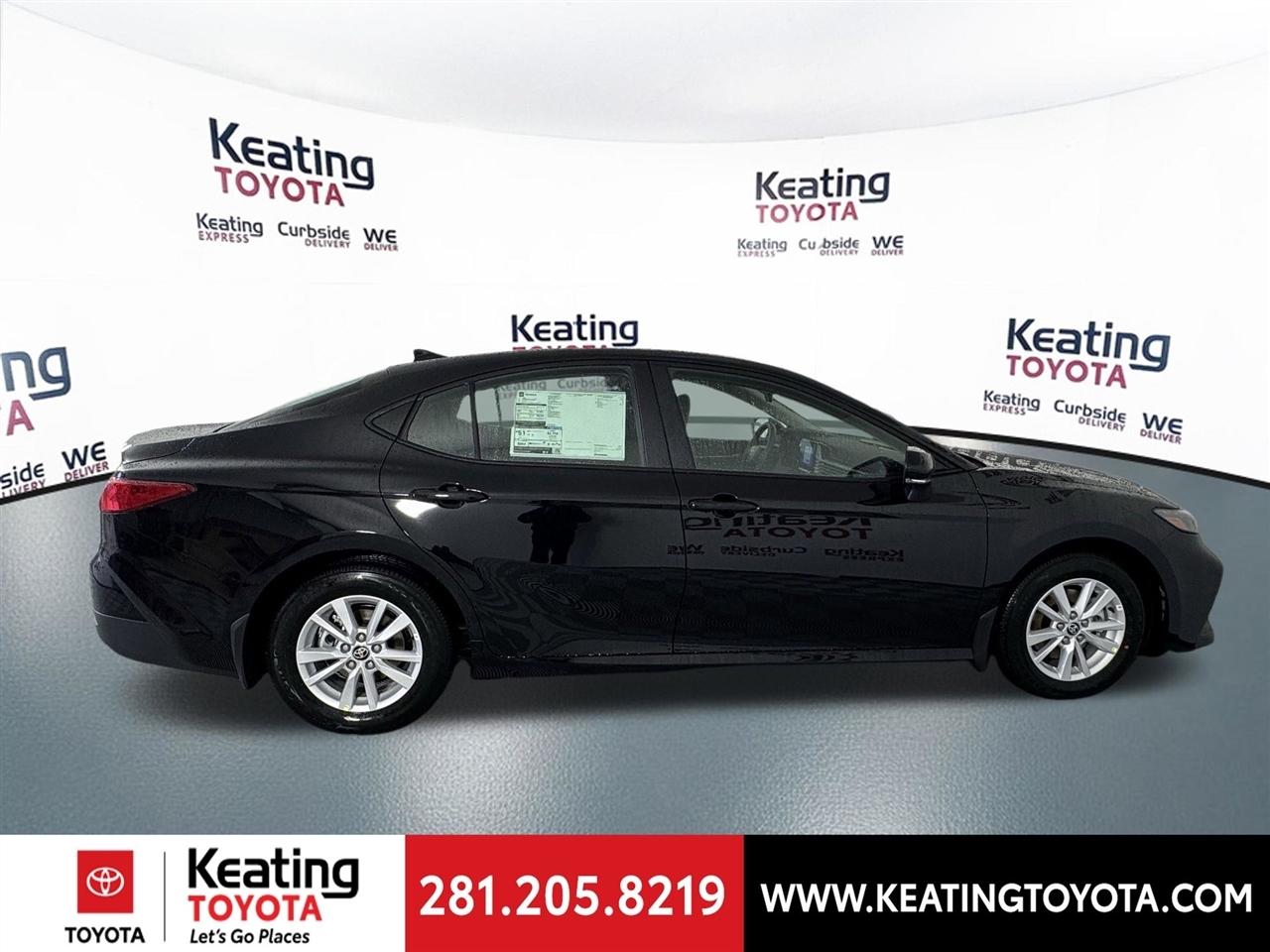 Toyota Camry Hybrid XLE 2026