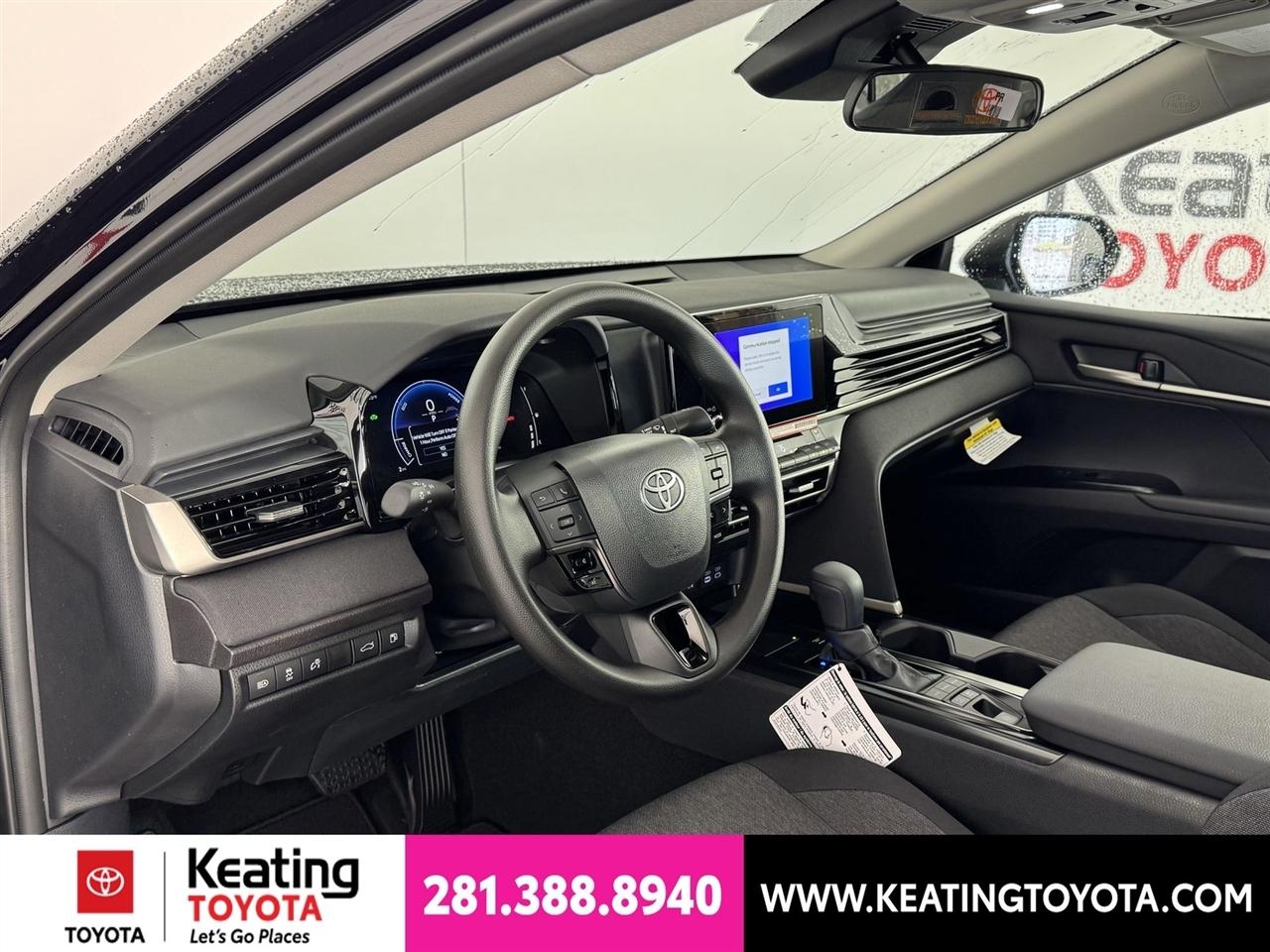 Toyota Camry Hybrid XLE 2026