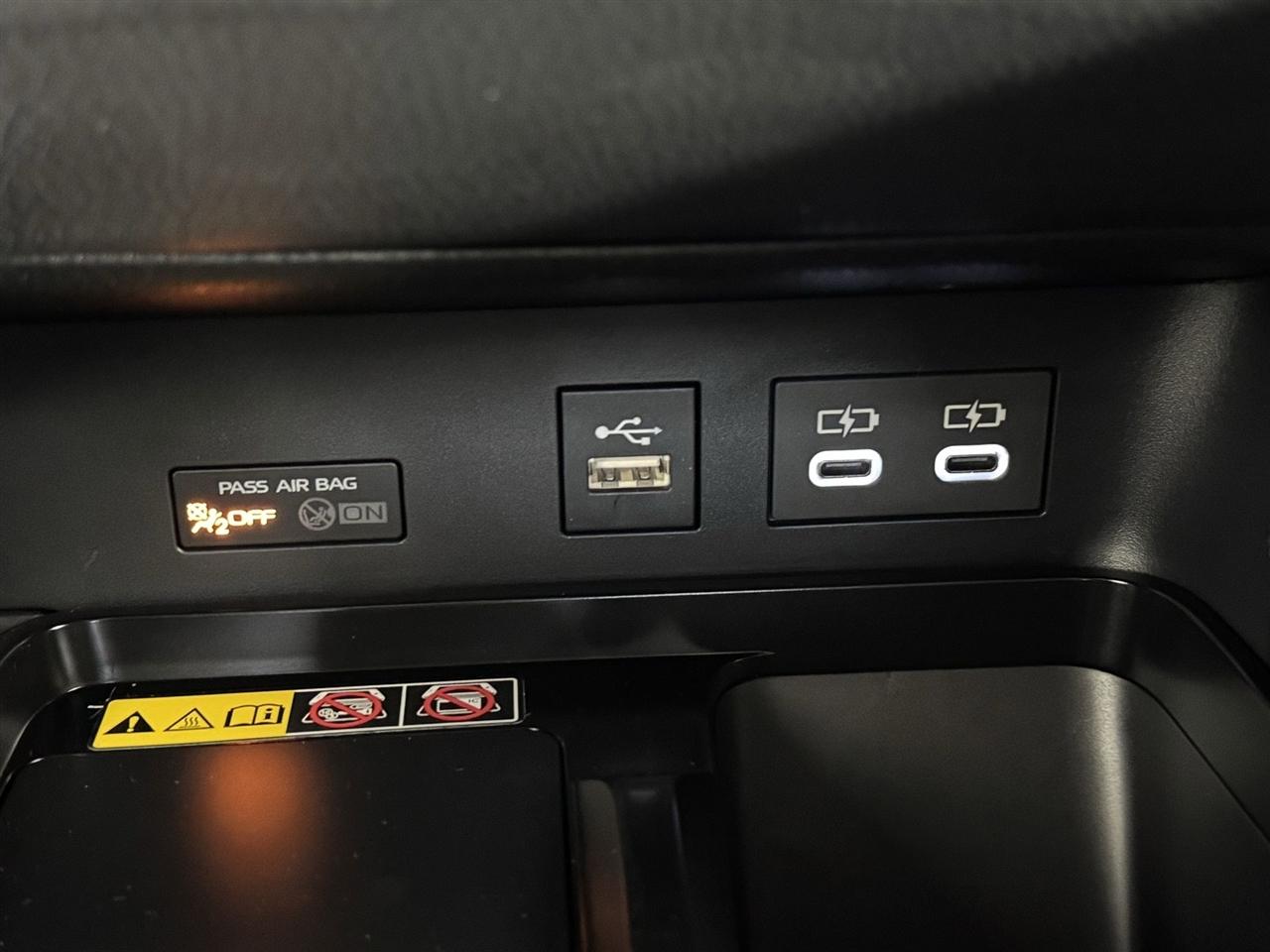 Toyota Camry Hybrid XLE 2026