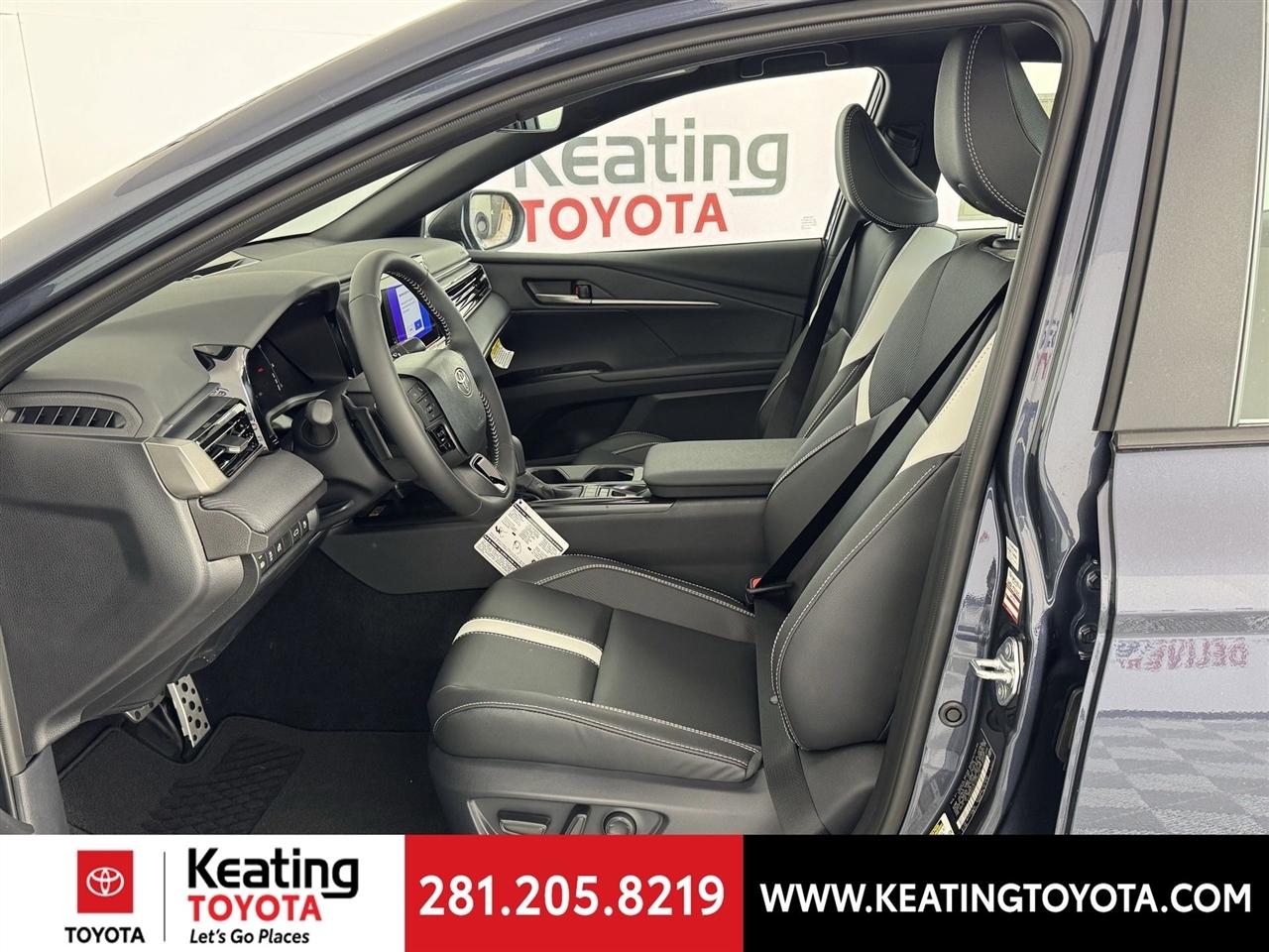 Toyota Camry Hybrid XLE 2026