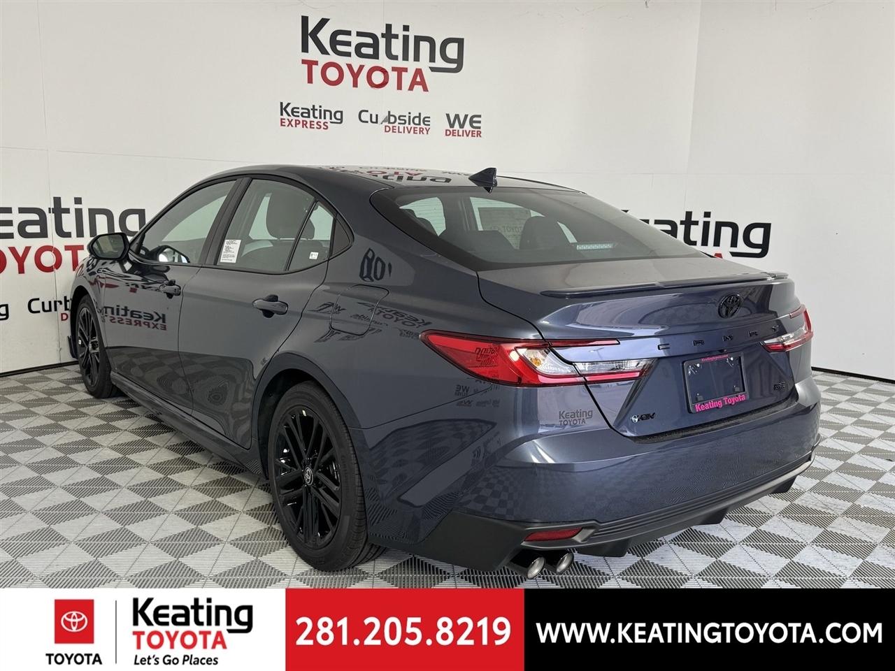 Toyota Camry Hybrid XLE 2026