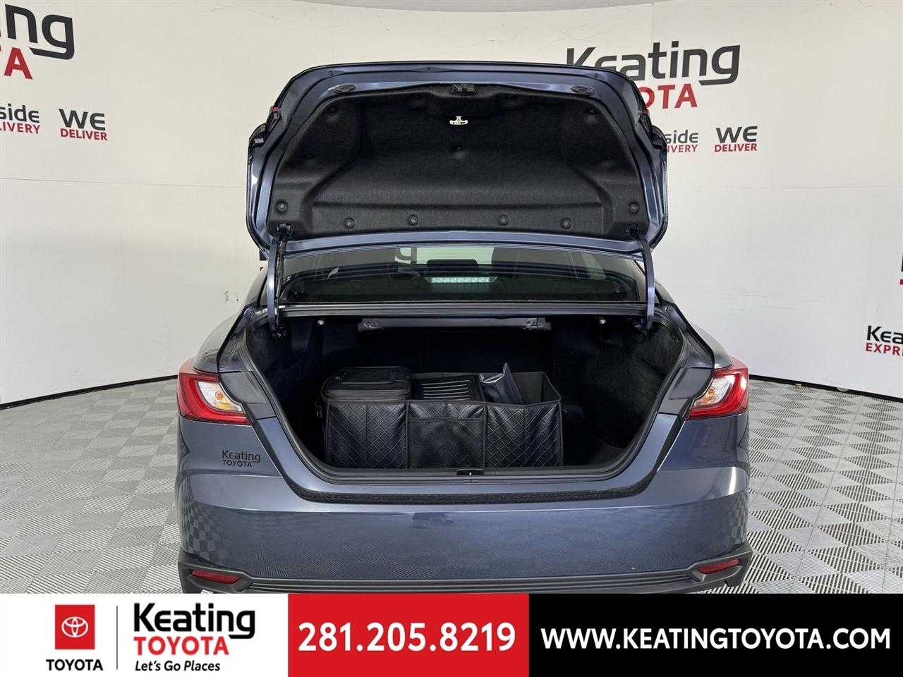 Toyota Camry Hybrid XLE 2026