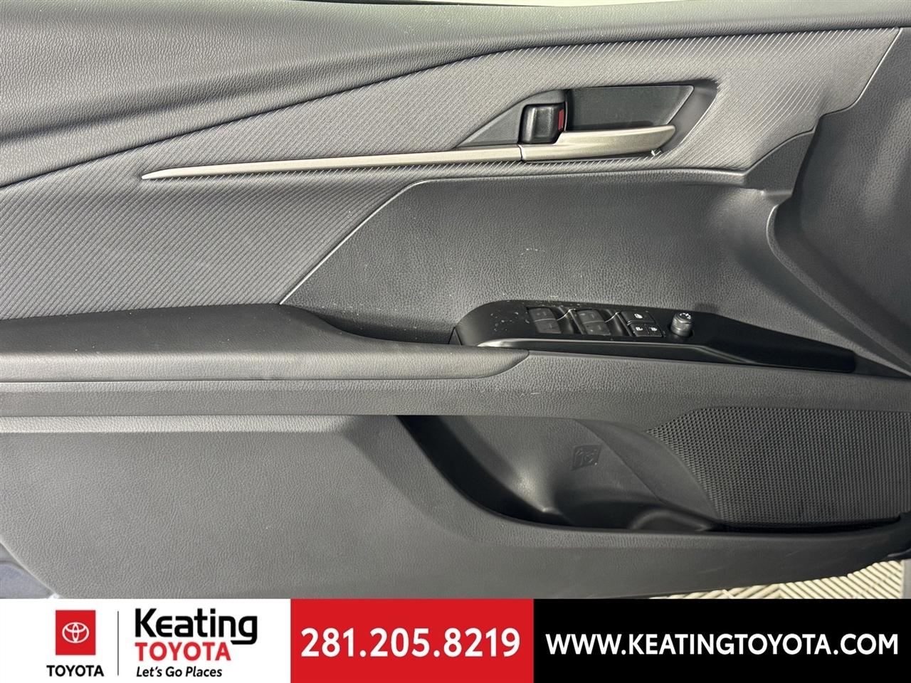 Toyota Camry Hybrid XLE 2026