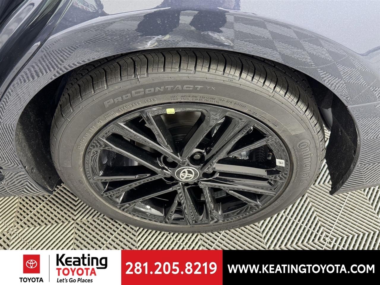 Toyota Camry Hybrid XLE 2026