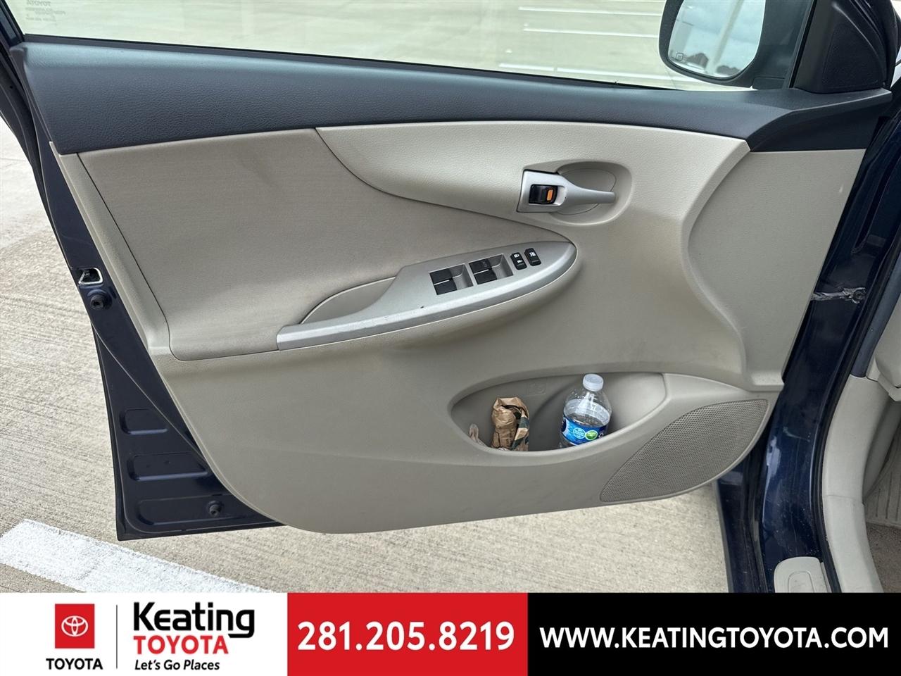 Toyota Corolla LE 4-Speed AT 2013