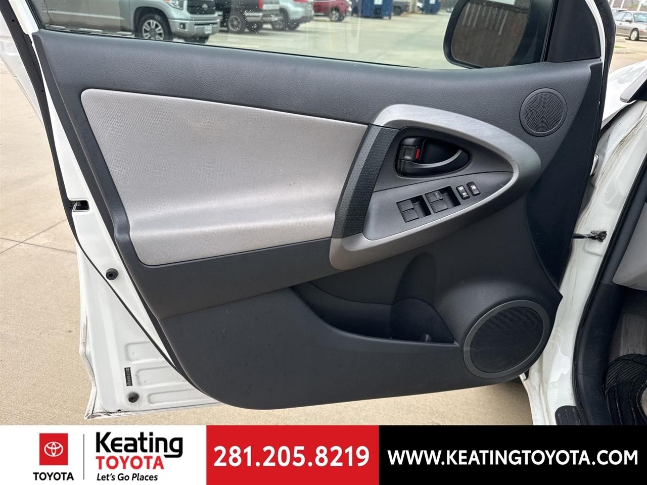 Toyota RAV4 Base I4 2WD 2012