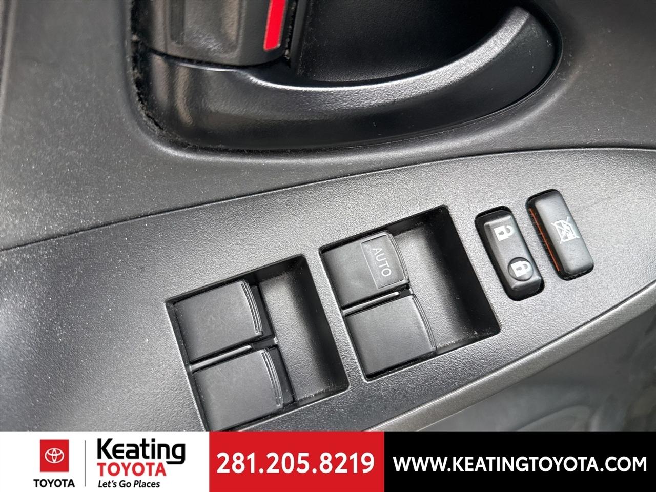 Toyota RAV4 Base I4 2WD 2012