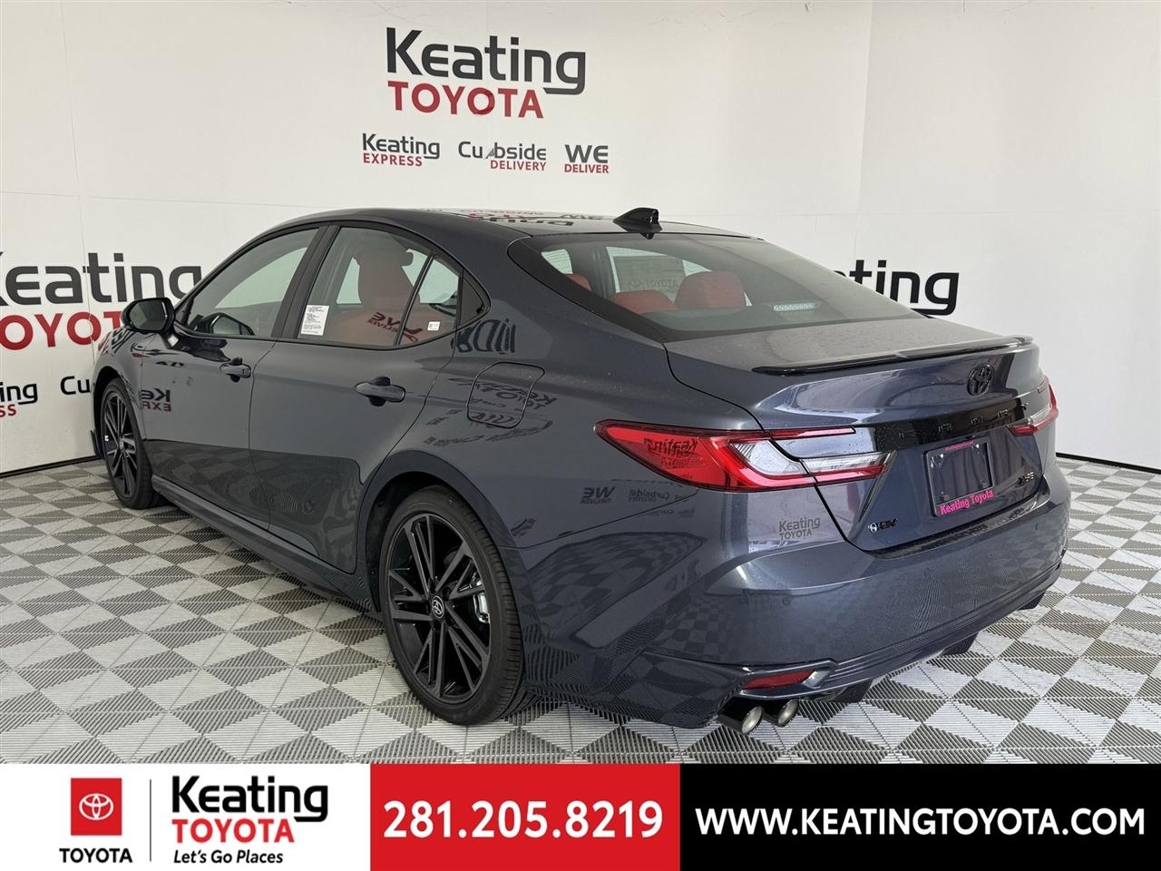 Toyota Camry Hybrid XLE 2026