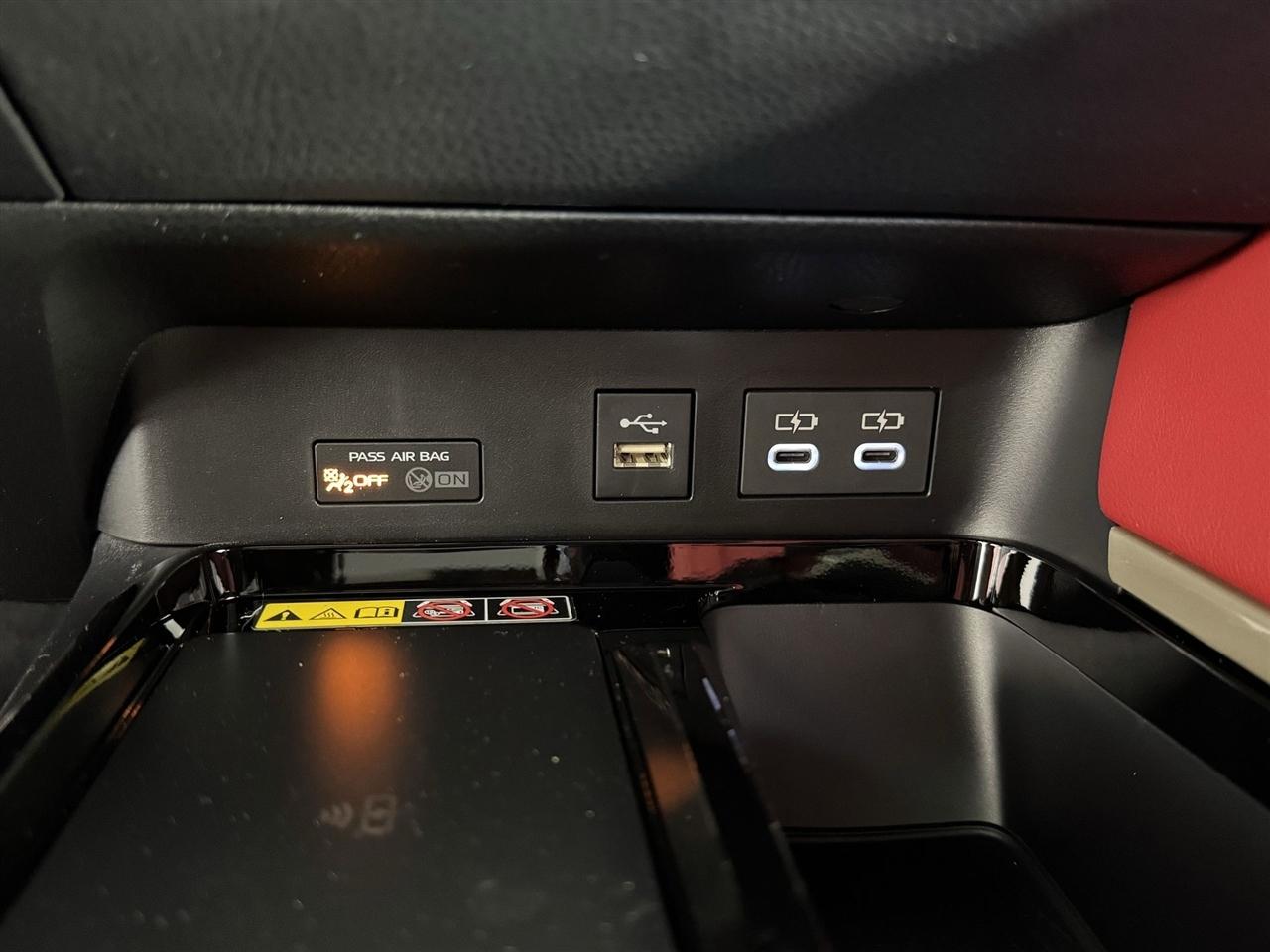 Toyota Camry Hybrid XLE 2026