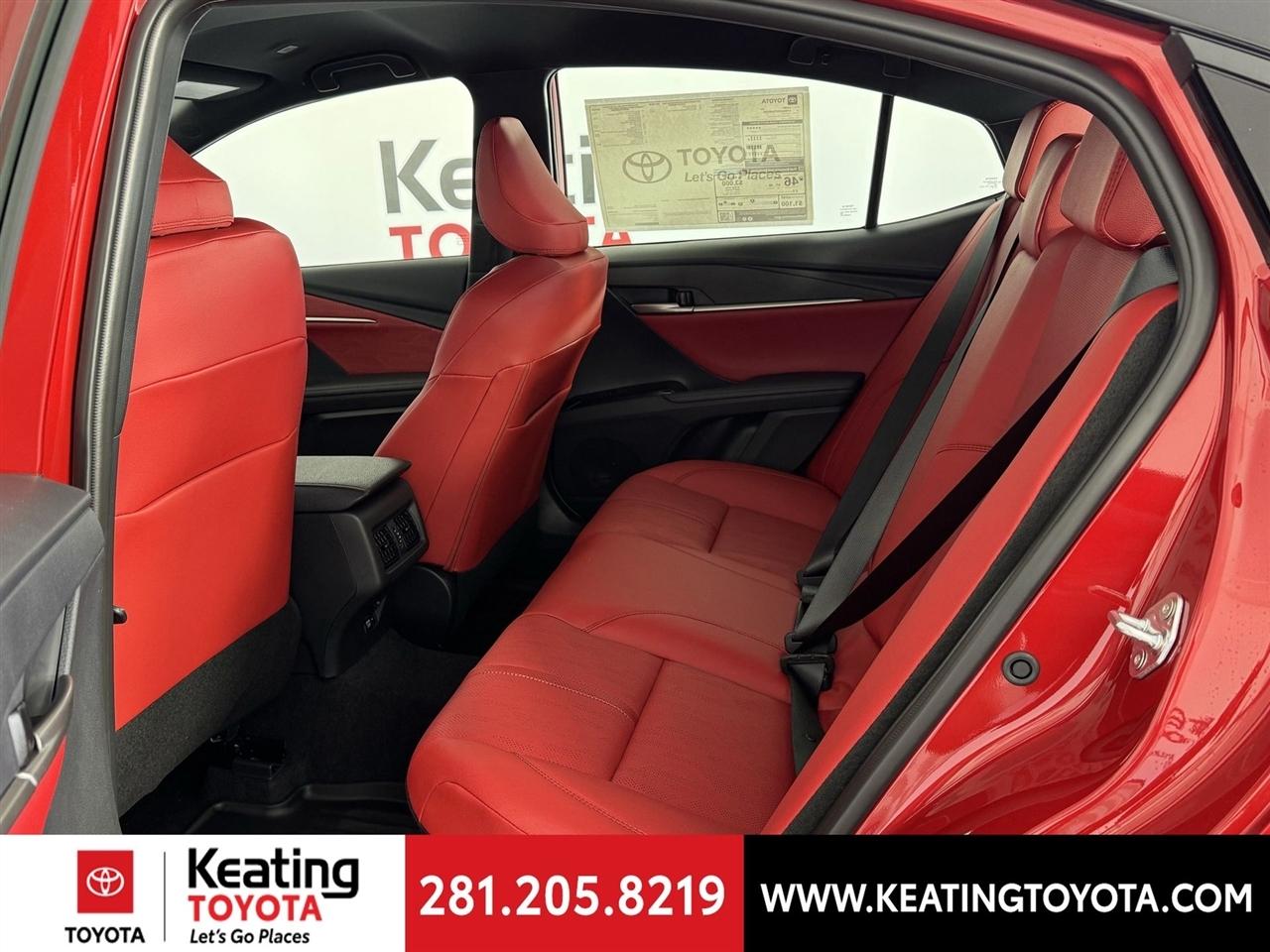 Toyota Camry Hybrid XLE 2026