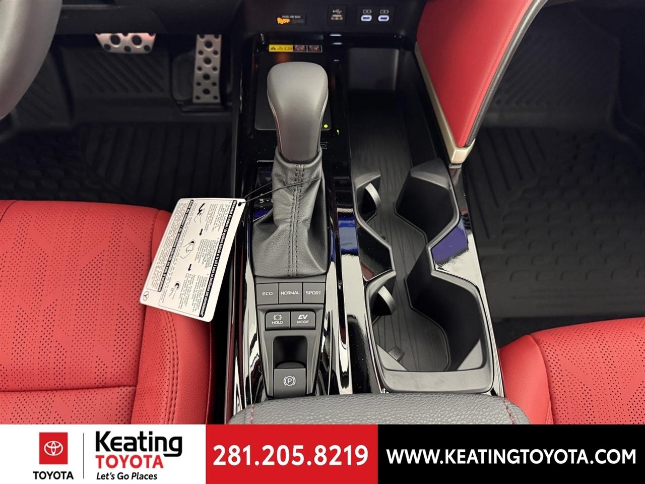 Toyota Camry Hybrid XLE 2026