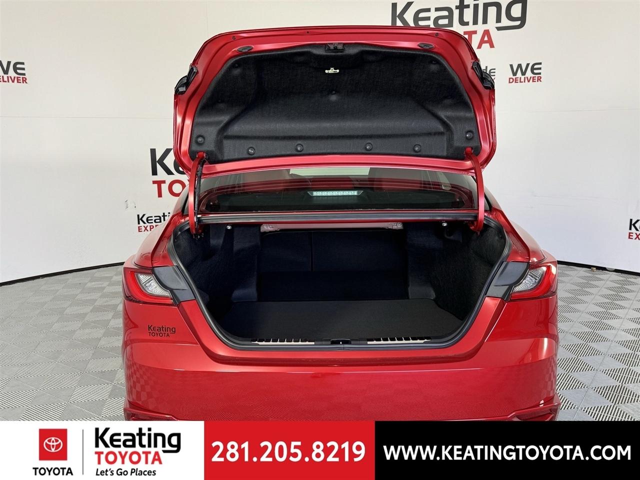 Toyota Camry Hybrid XLE 2026