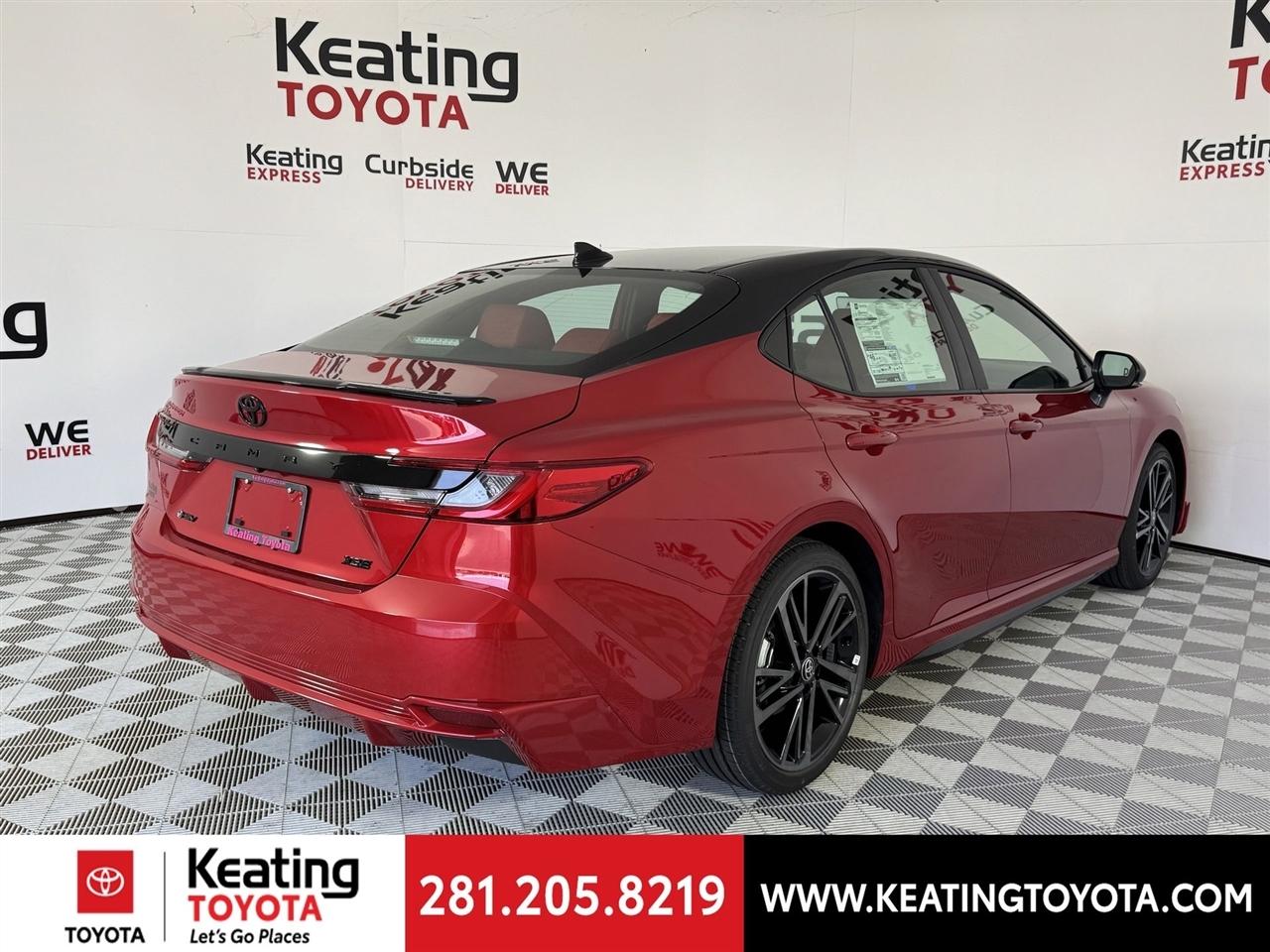 Toyota Camry Hybrid XLE 2026