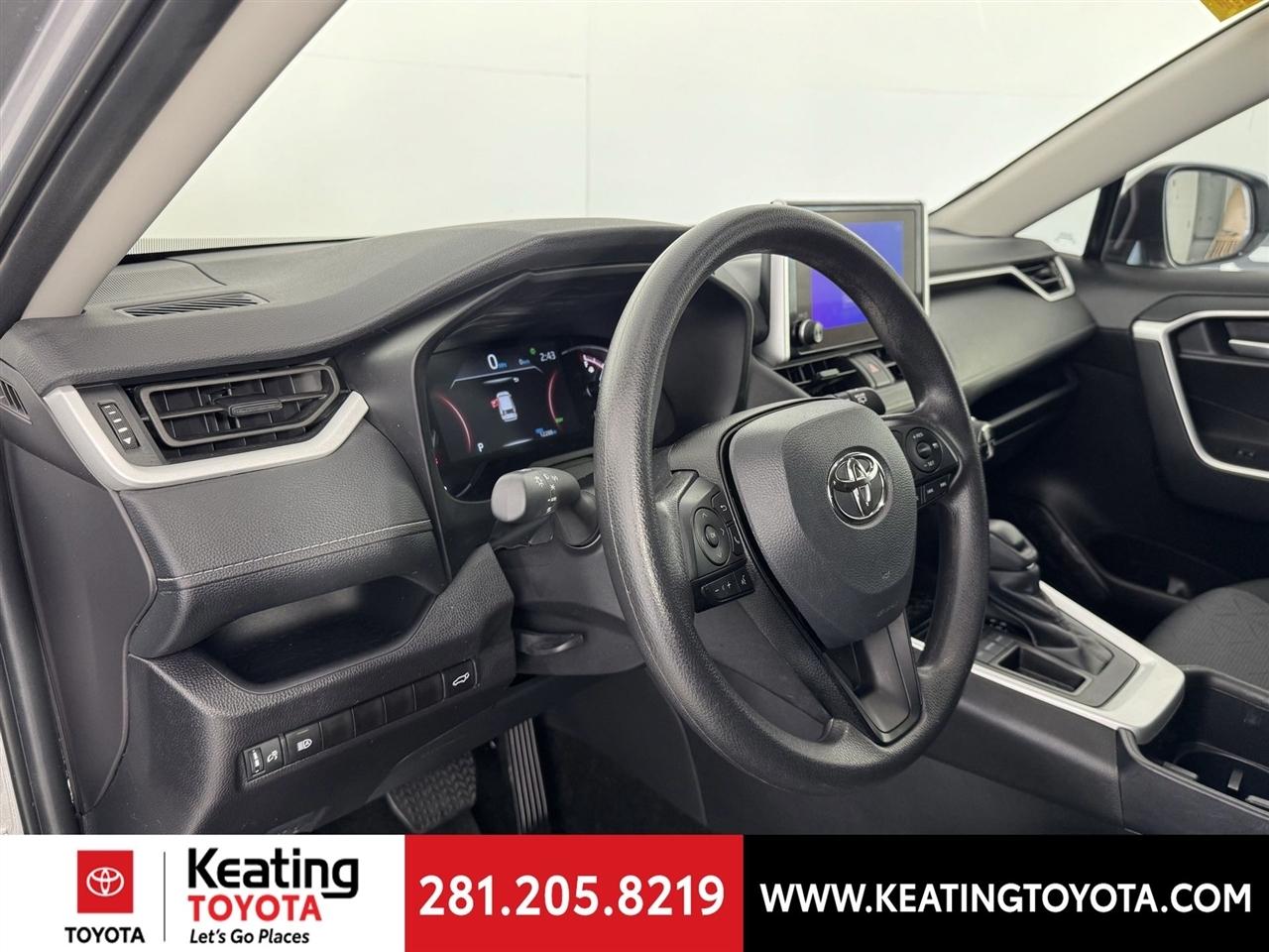 Toyota RAV4 XLE 2025
