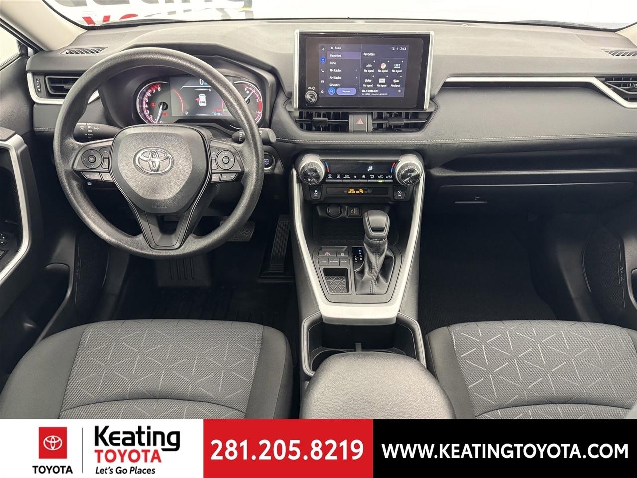 Toyota RAV4 XLE 2025