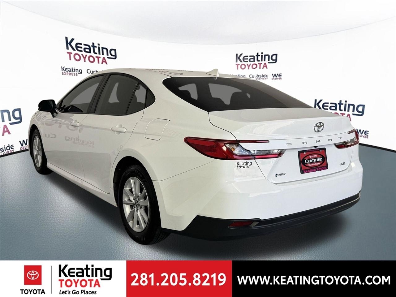 Toyota Camry Hybrid XLE 2025
