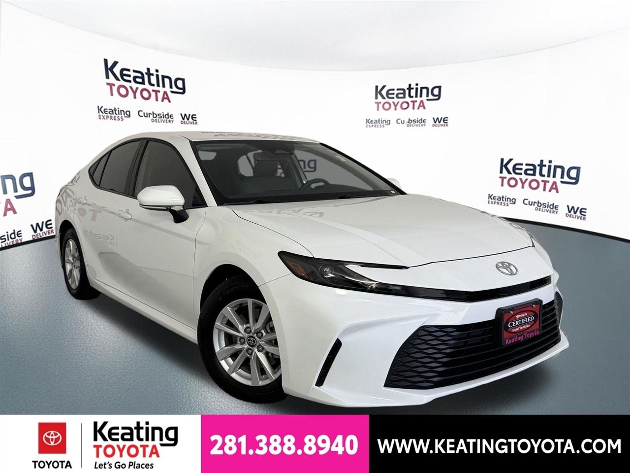 Toyota Camry Hybrid XLE 2025