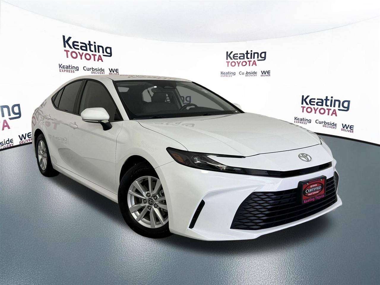 Toyota Camry Hybrid XLE 2025