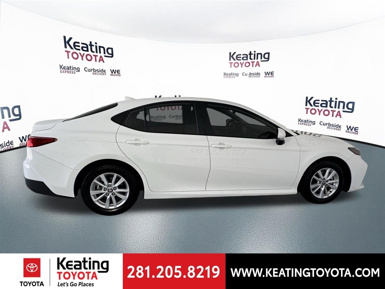 Toyota Camry Hybrid XLE 2025