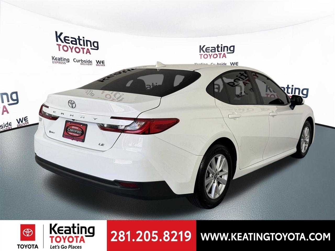 Toyota Camry Hybrid XLE 2025