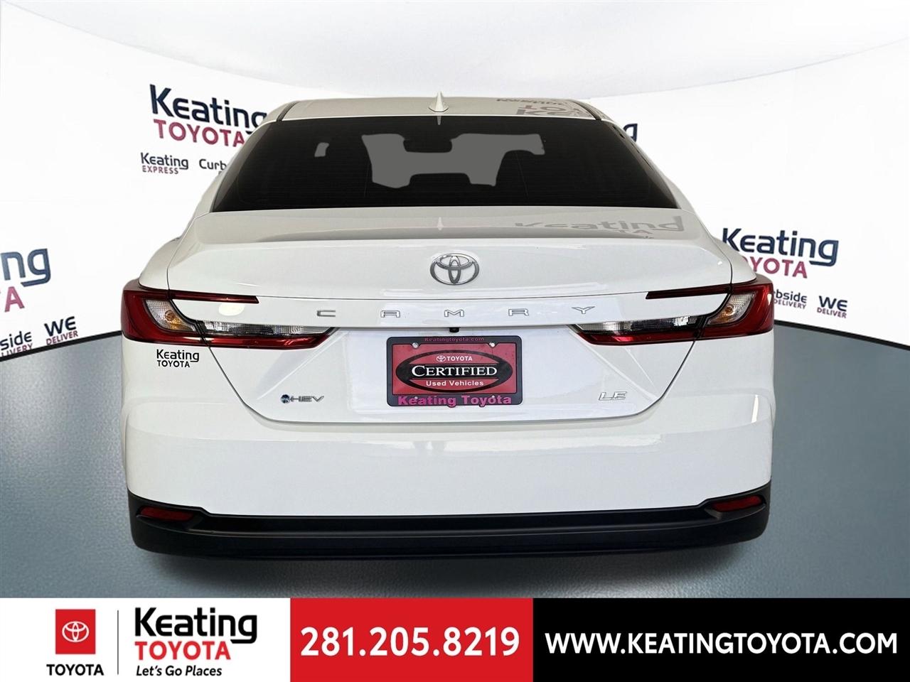 Toyota Camry Hybrid XLE 2025