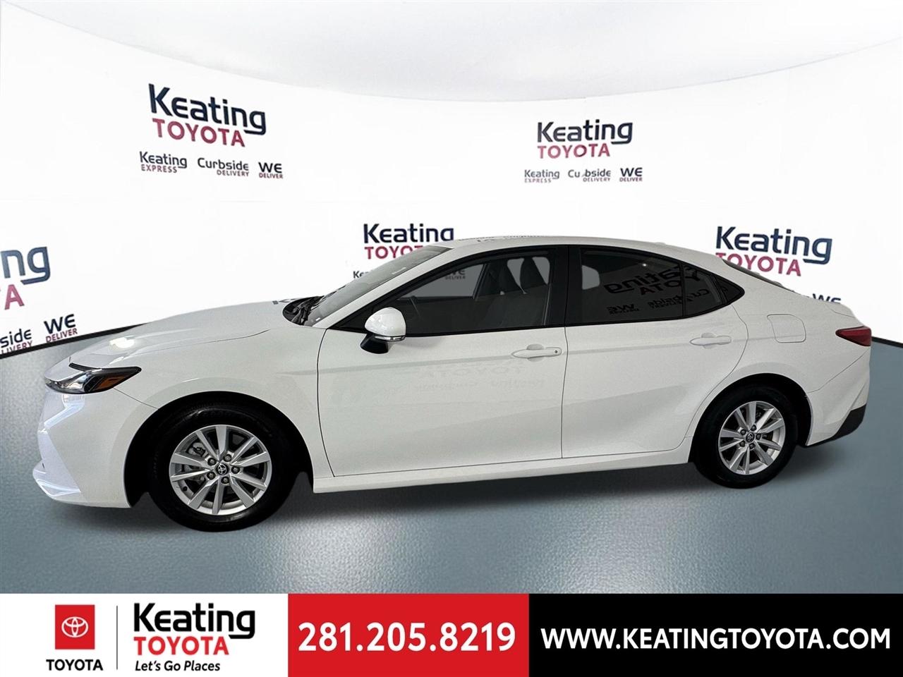 Toyota Camry Hybrid XLE 2025