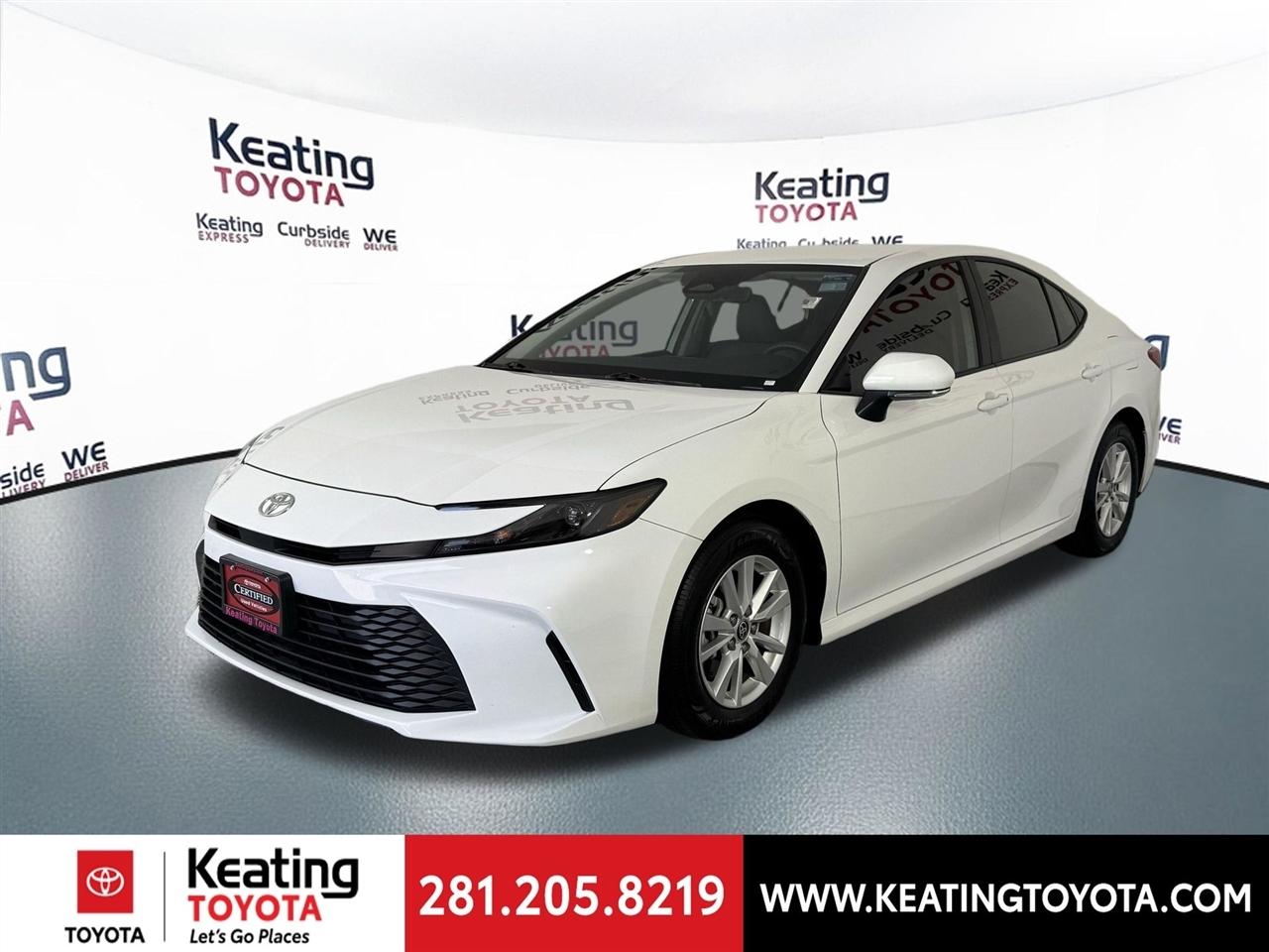 Toyota Camry Hybrid XLE 2025
