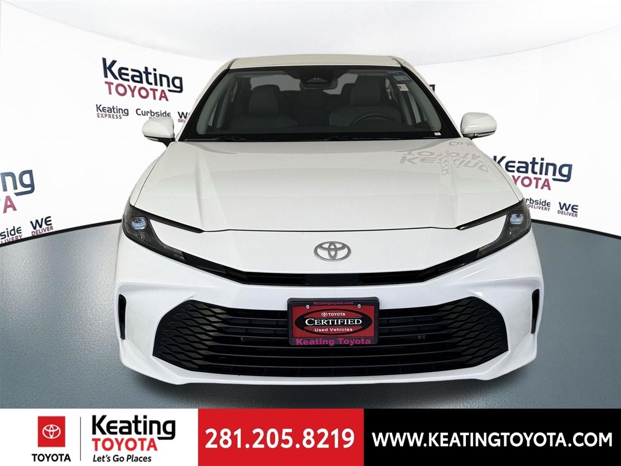 Toyota Camry Hybrid XLE 2025