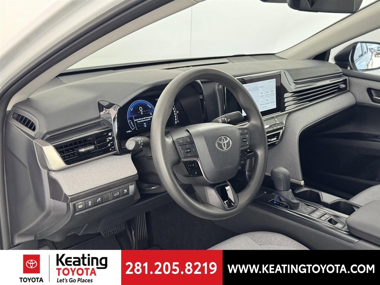 Toyota Camry Hybrid XLE 2025