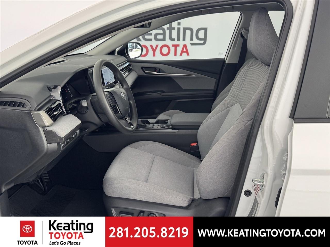 Toyota Camry Hybrid XLE 2025