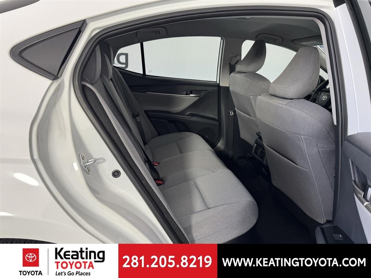Toyota Camry Hybrid XLE 2025