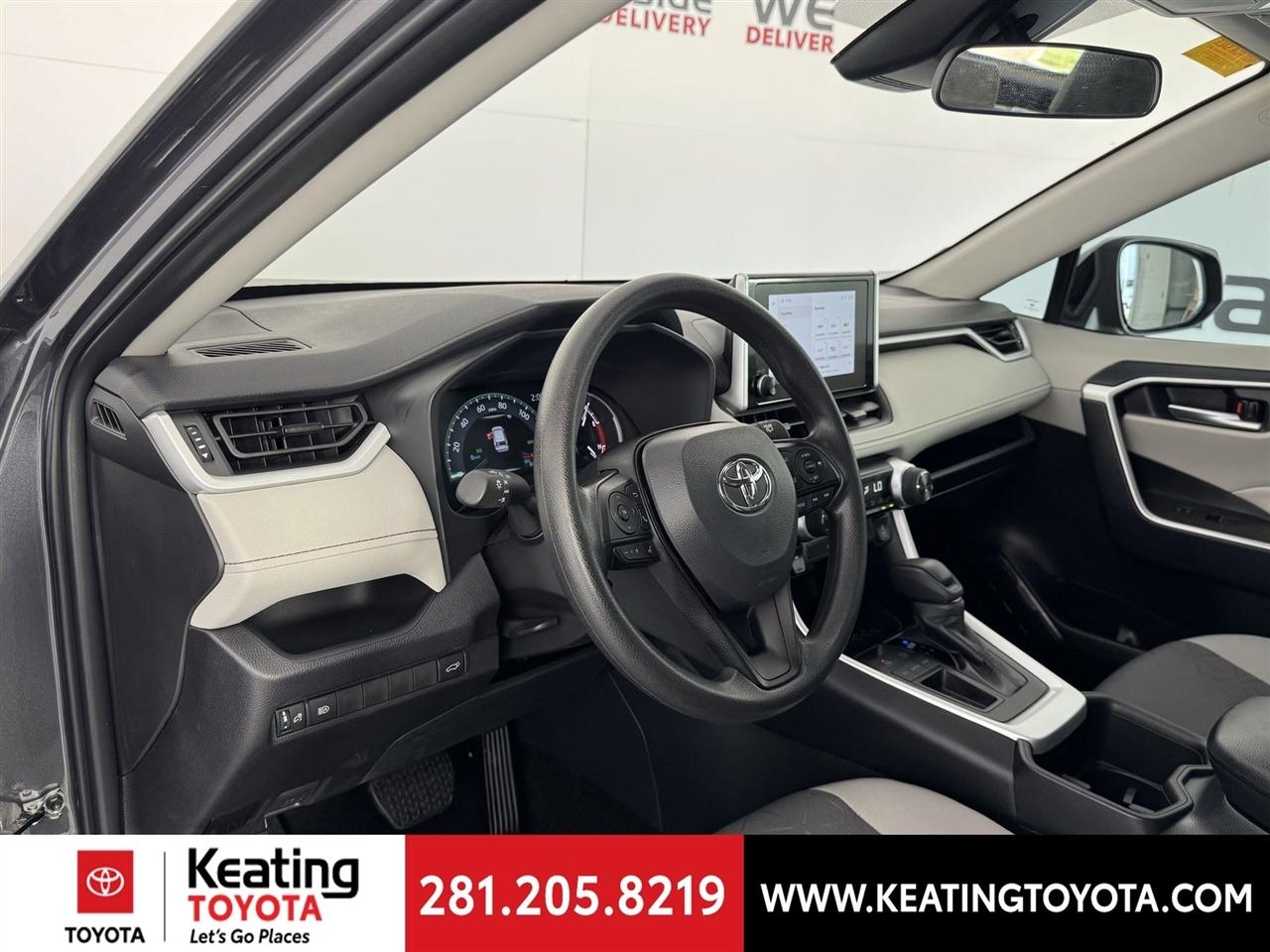 Toyota RAV4 XLE 2025