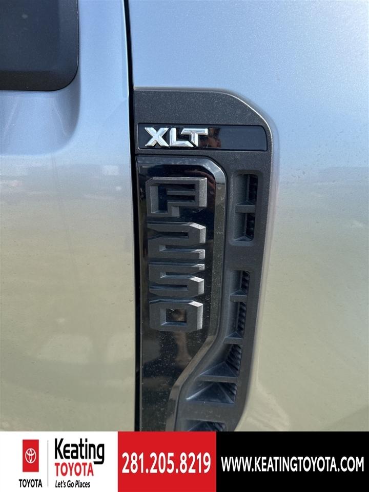 Ford F-250 SD XLT Crew Cab 4WD 2023