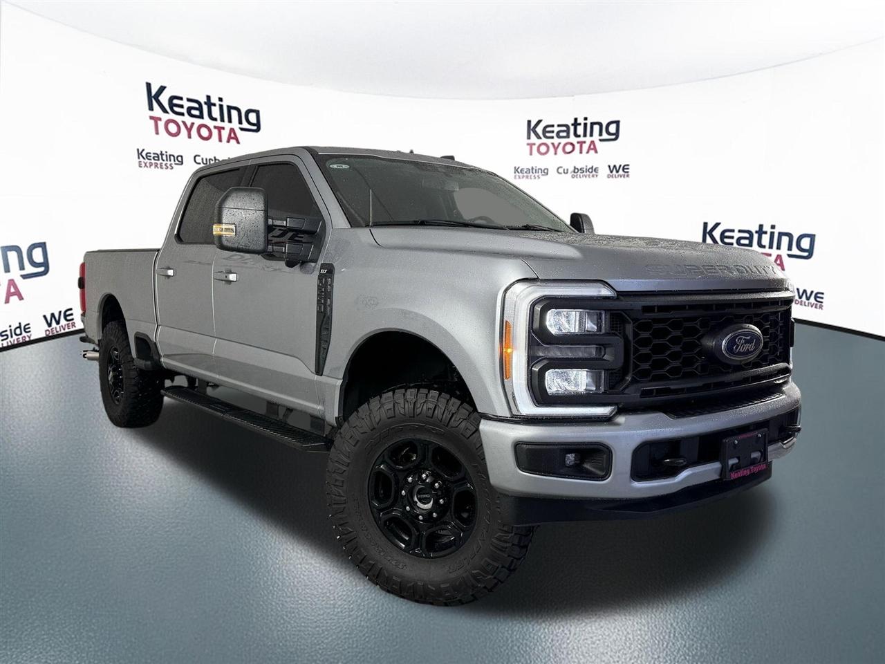 Ford F-250 SD XLT Crew Cab 4WD 2023