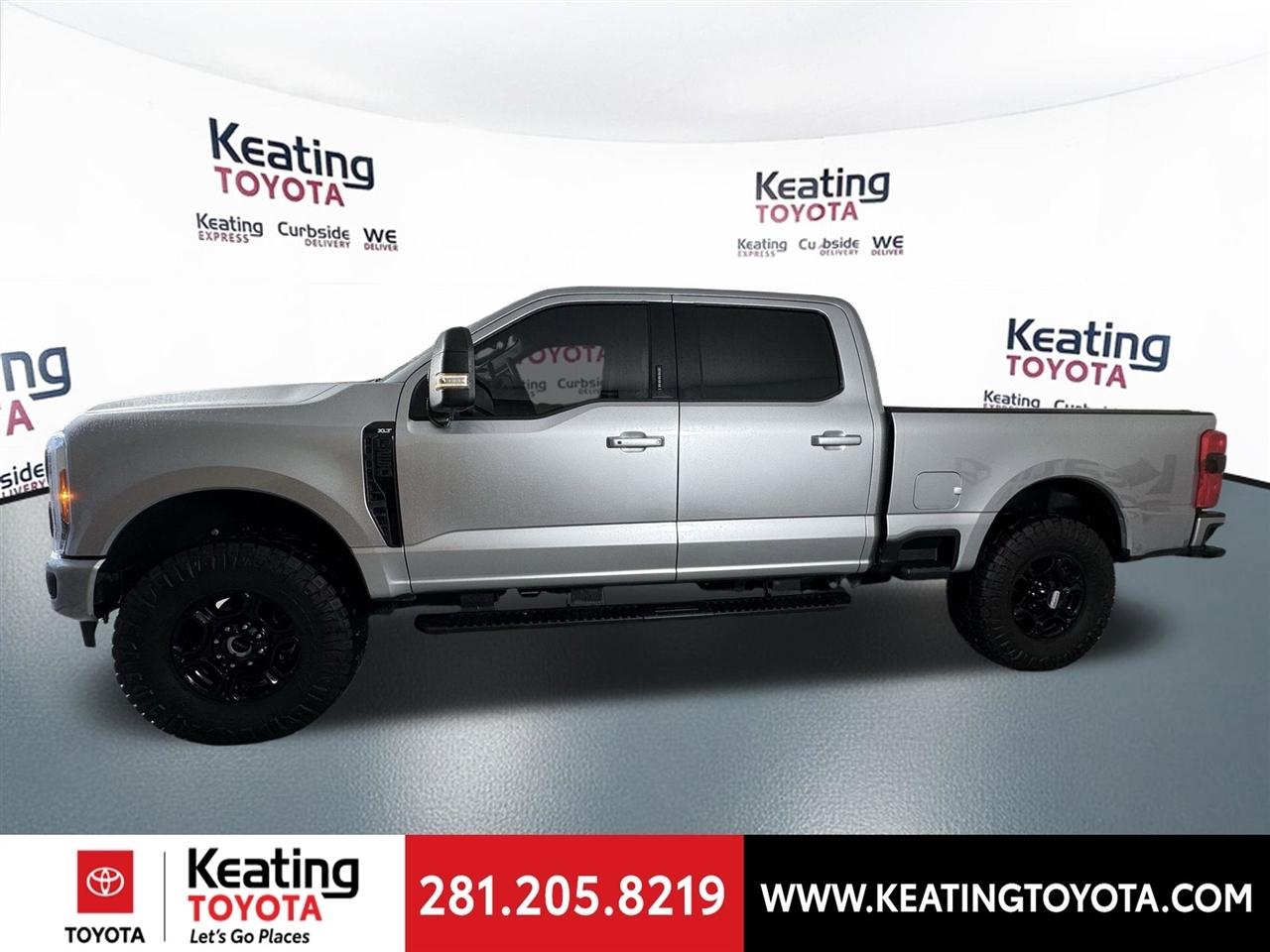 Ford F-250 SD XLT Crew Cab 4WD 2023