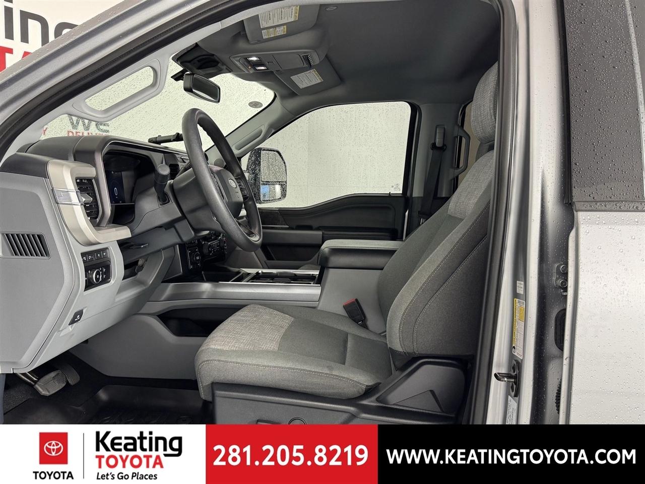 Ford F-250 SD XLT Crew Cab 4WD 2023
