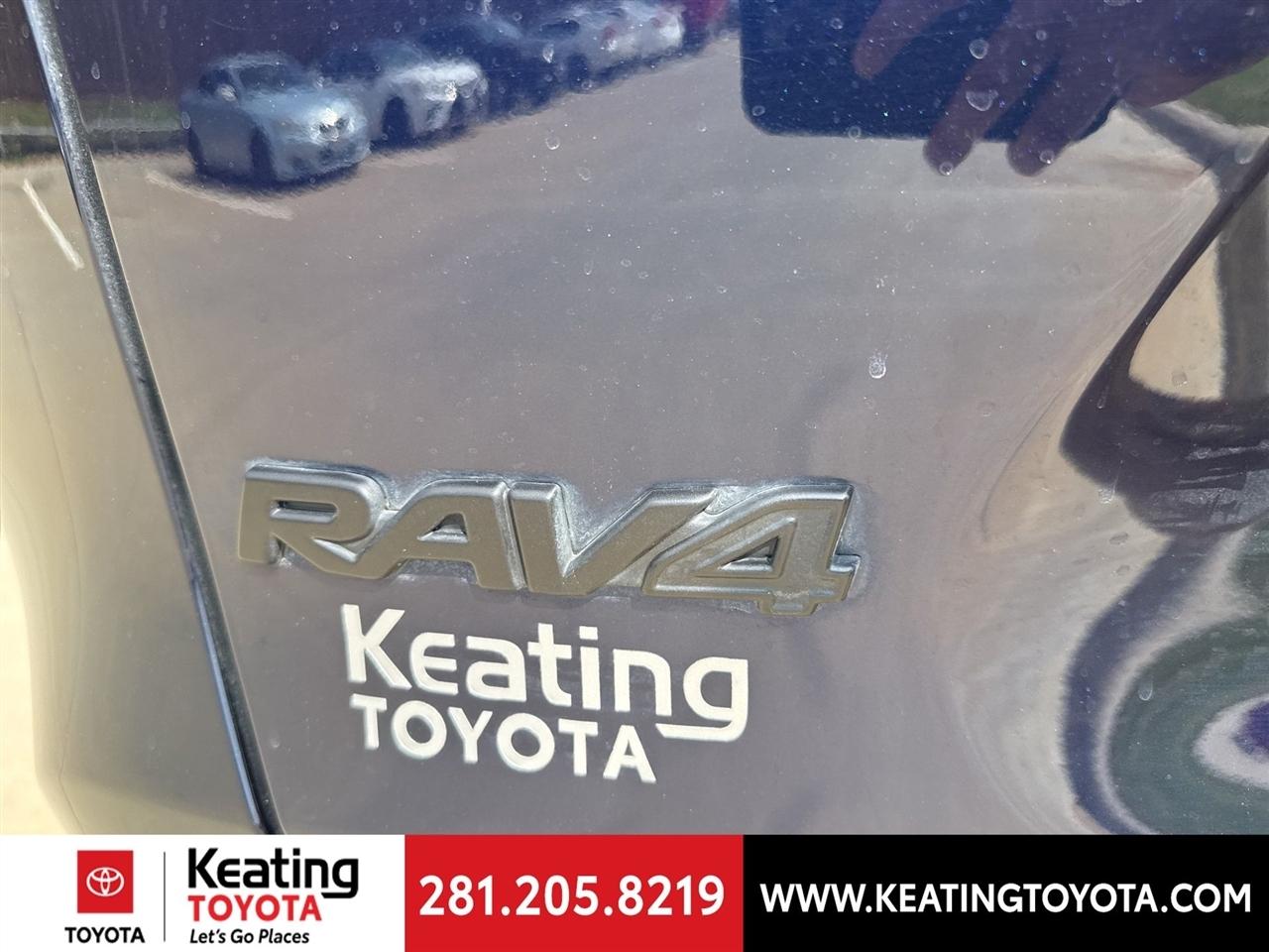 Toyota RAV4 XLE Premium 2024