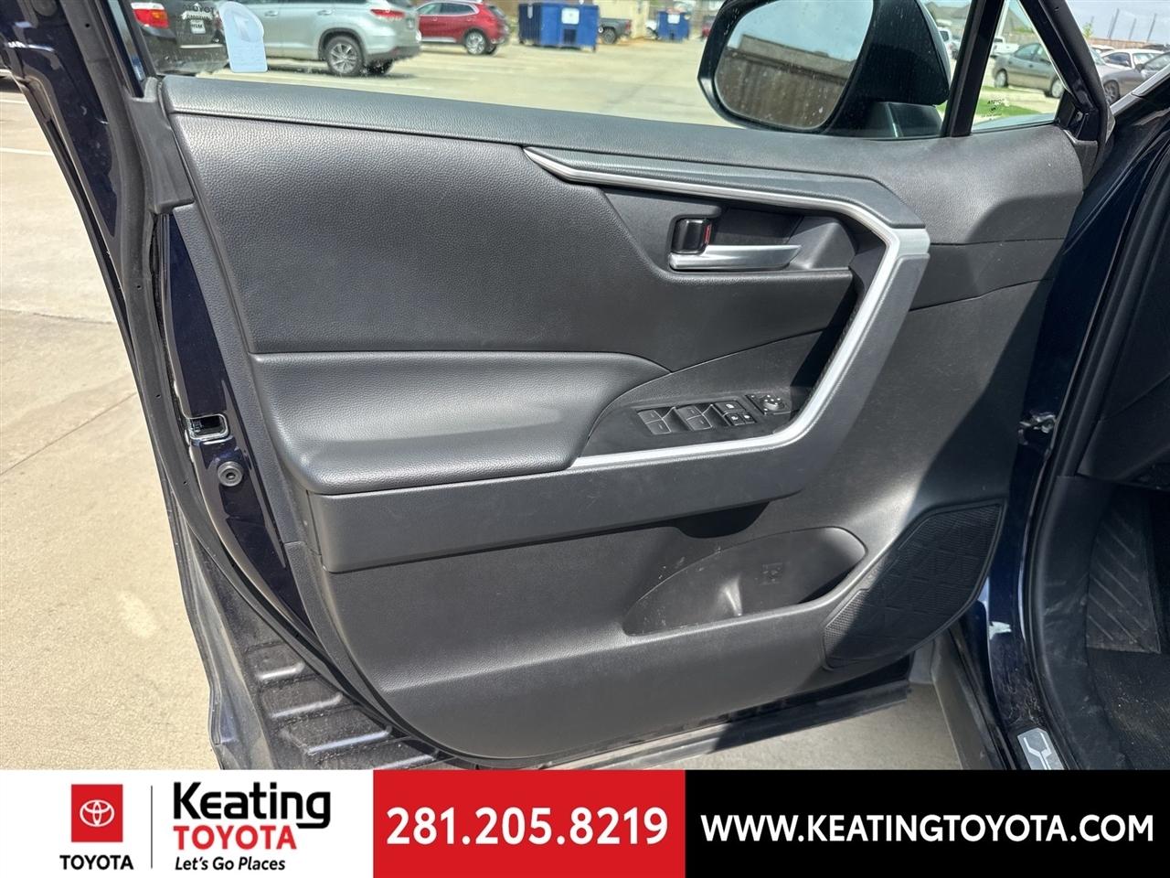 Toyota RAV4 XLE Premium 2024