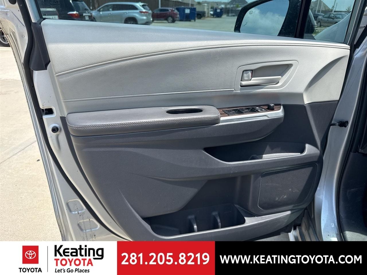 Toyota Sienna LE 8-Passenger 2023