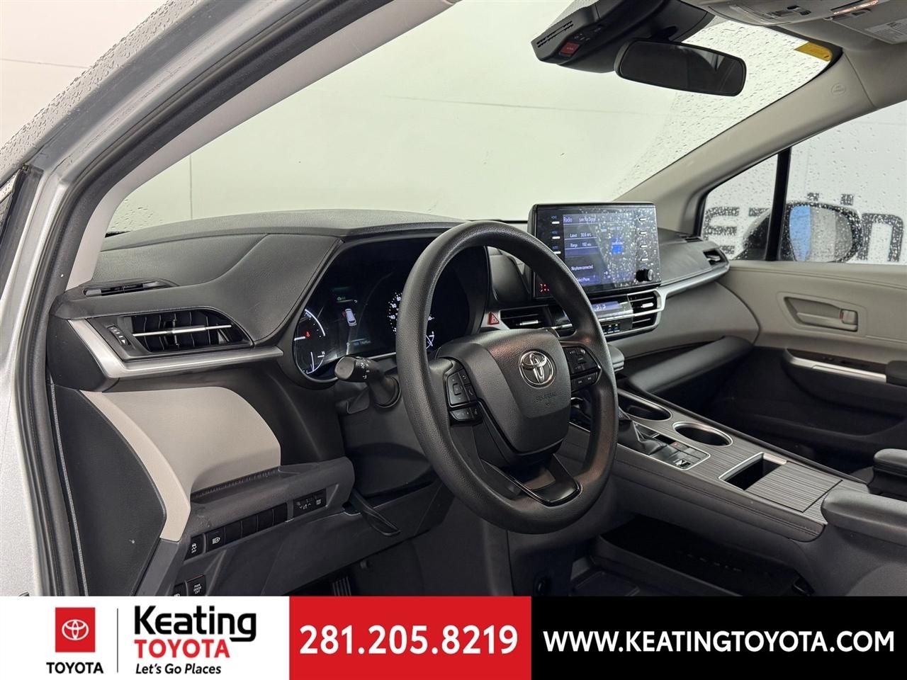 Toyota Sienna LE 8-Passenger 2023