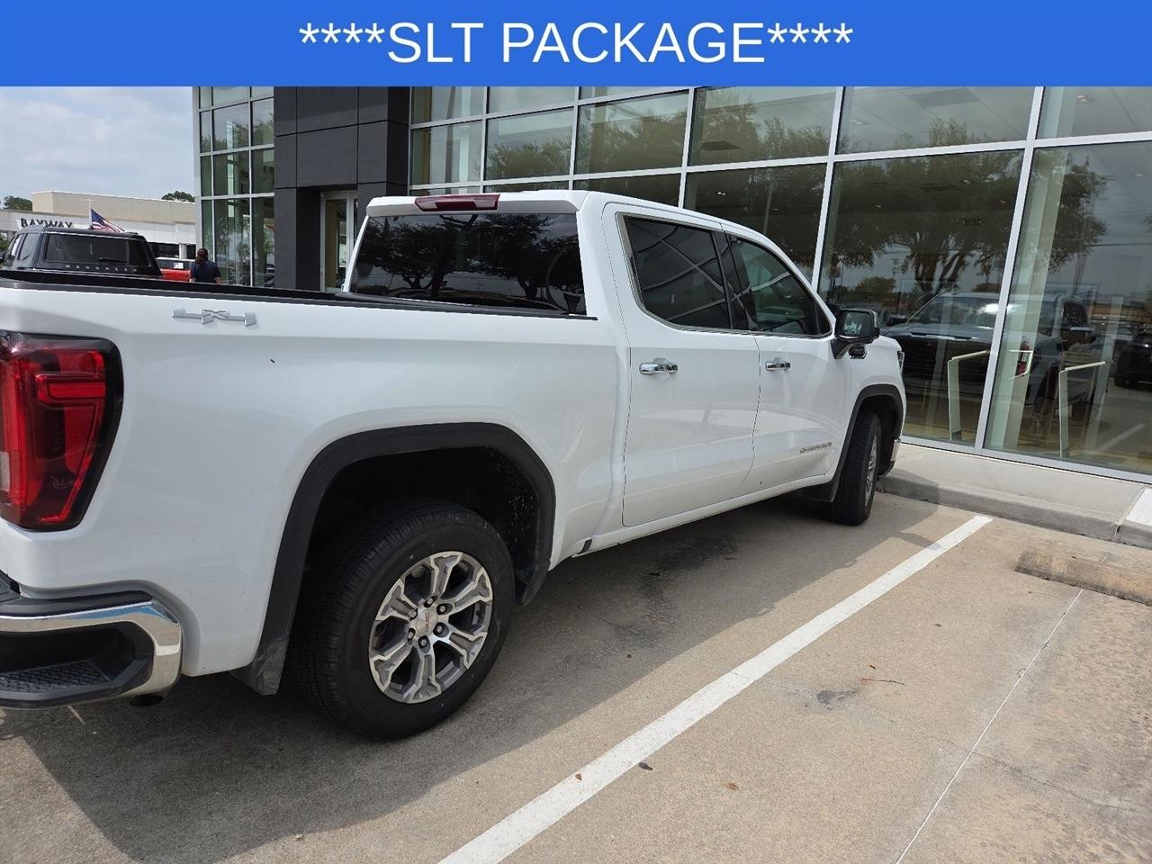 GMC Sierra 1500 SLT Crew Cab 4WD 2025