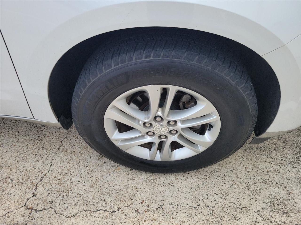 Buick Enclave Essence FWD 2018