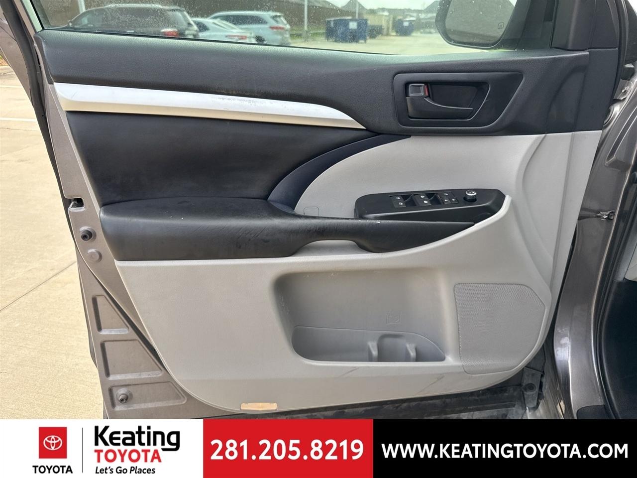 Toyota Highlander LE Plus FWD V6 2019